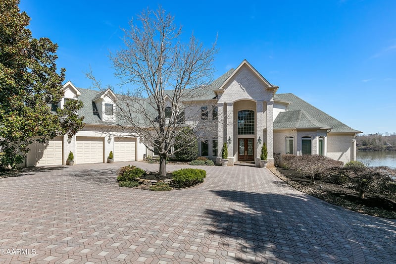 101 Lake Crest Dr, Lenoir City, TN 37772