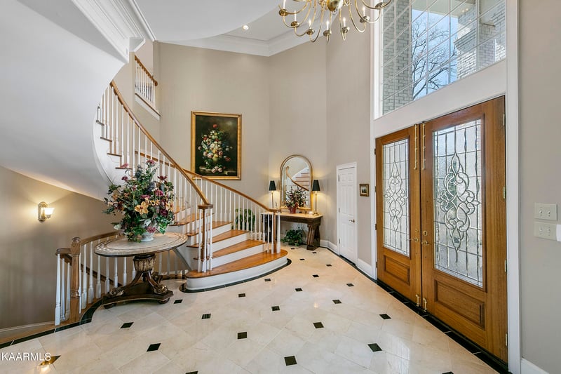 101 Lake Crest Dr, Lenoir City, TN 37772