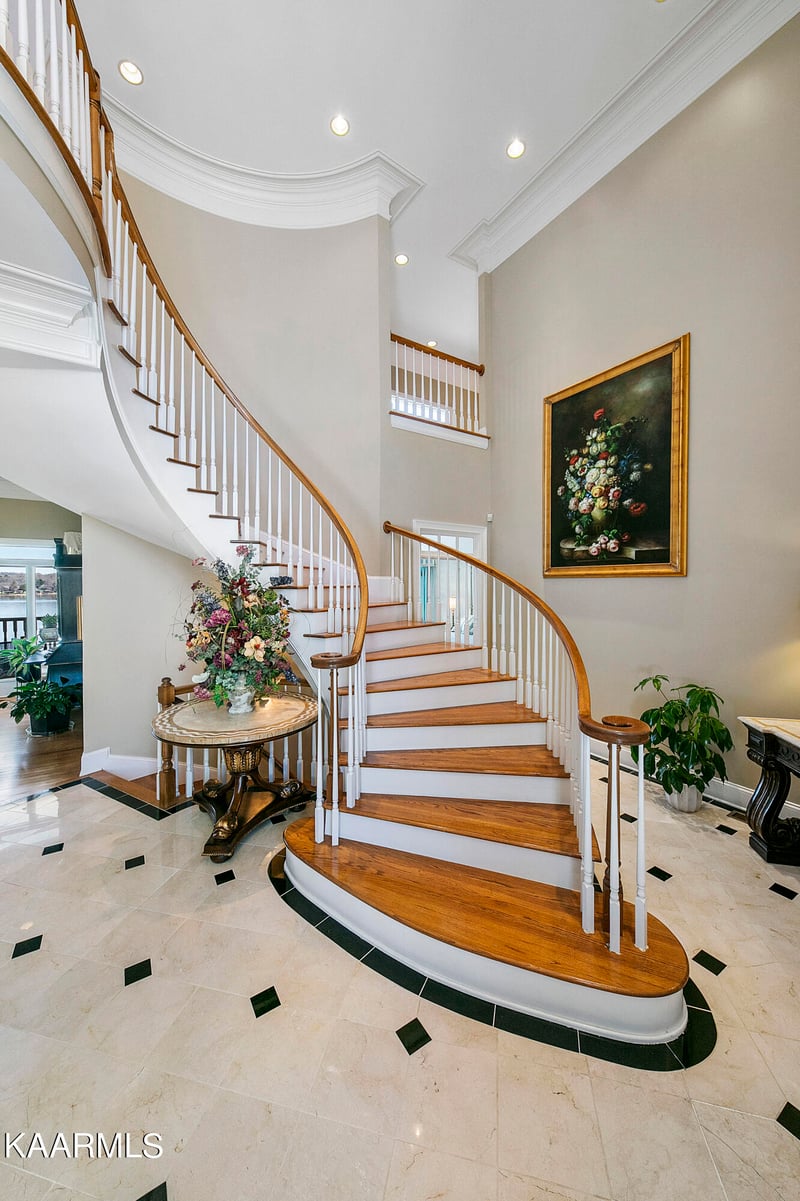101 Lake Crest Dr, Lenoir City, TN 37772
