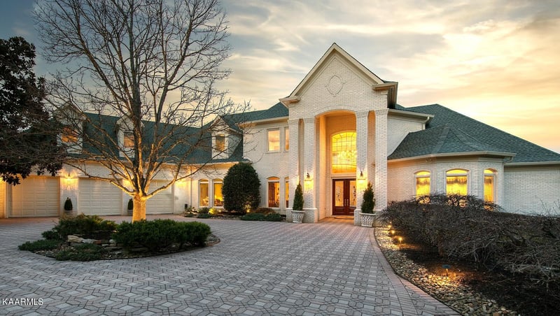 101 Lake Crest Dr, Lenoir City, TN 37772