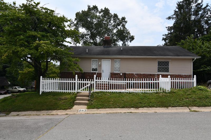 101 Meadow Rd, Oak Ridge, TN 37830