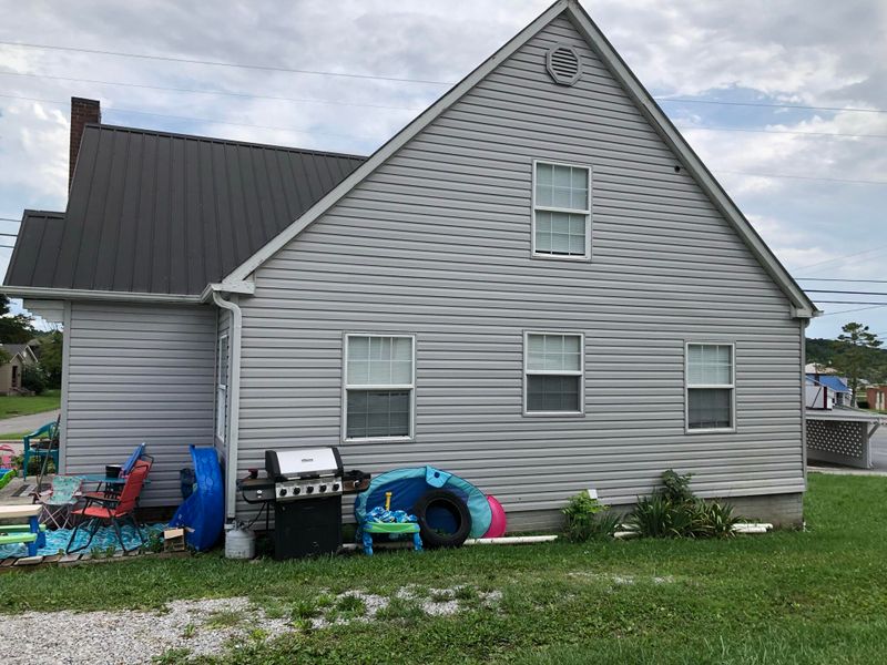 101 N Cross St, Oneida, TN 37841