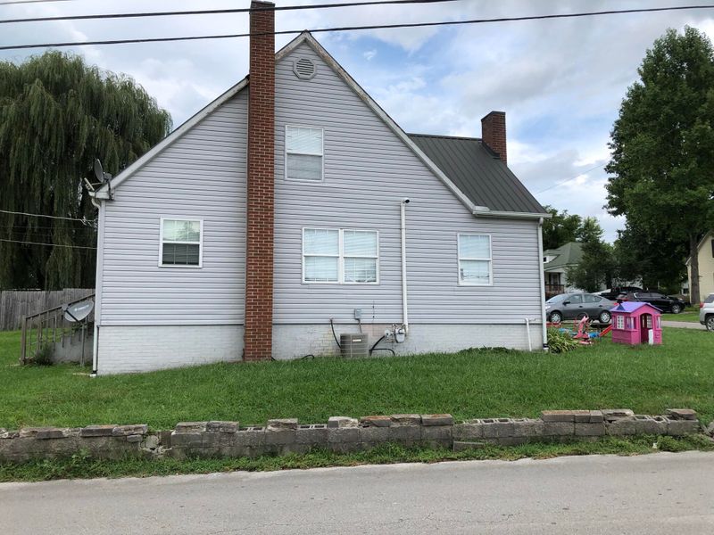 101 N Cross St, Oneida, TN 37841