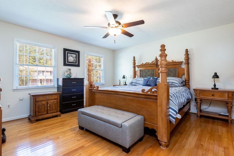 101 Naples Ln, Oak Ridge, TN 37830