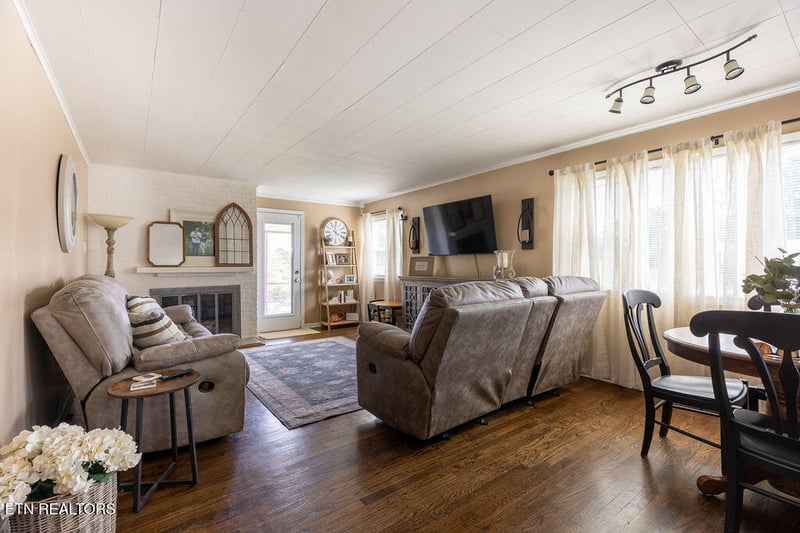 101 Norwood Ln, Oak Ridge, TN 37830