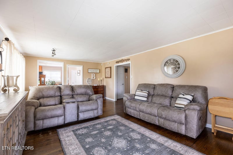 101 Norwood Ln, Oak Ridge, TN 37830