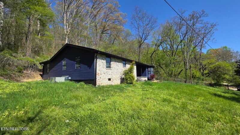 101 Old Vasper Rd, Caryville, TN 37714