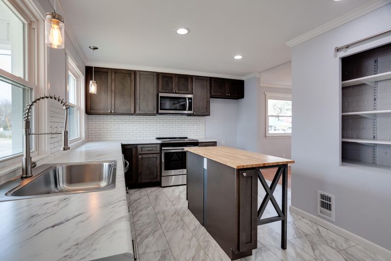 101 Parker Rd, Oak Ridge, TN 37830