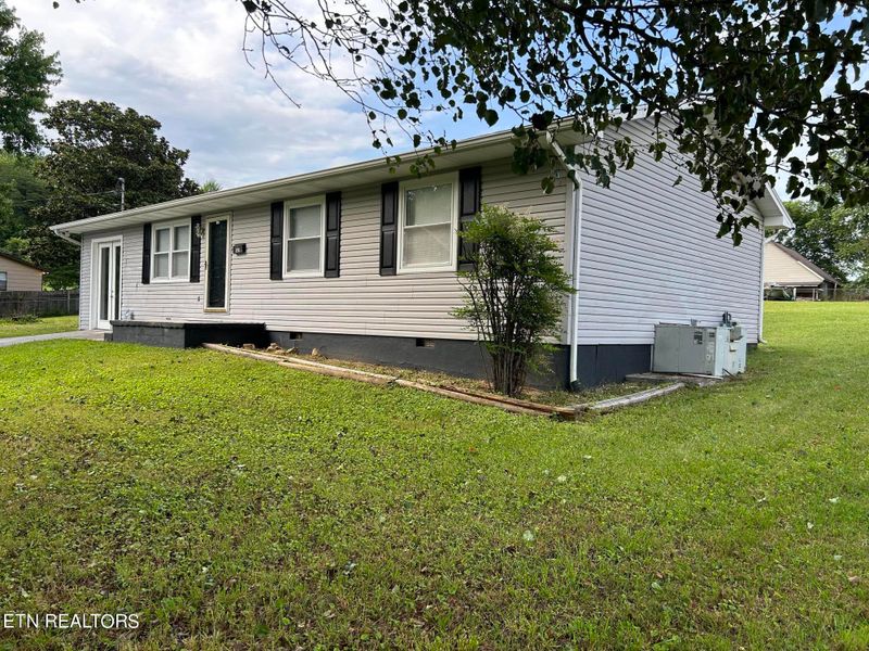 101 Phillips Ln, Clinton, TN 37716