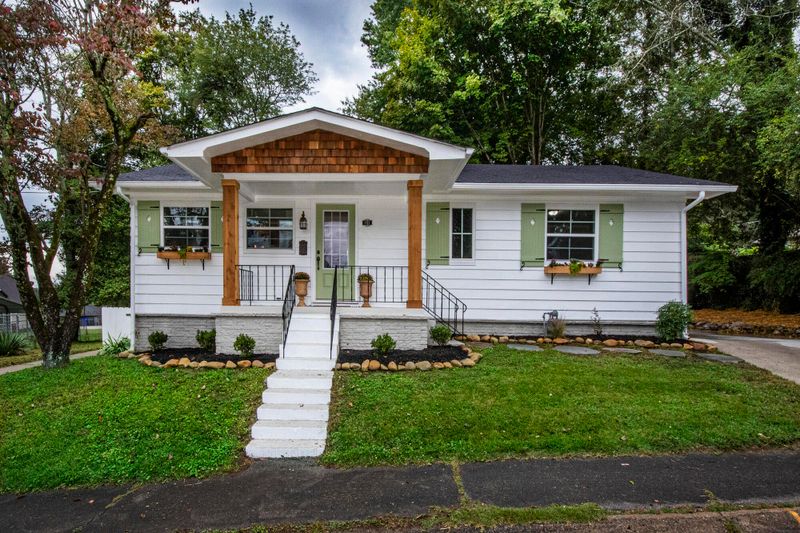 101 Pickwick Ln, Oak Ridge, TN 37830
