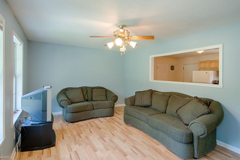 101 Red Hawk Ln, Powell, TN 37849