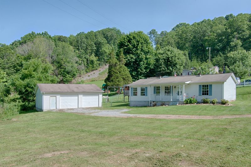 101 Red Hawk Ln, Powell, TN 37849