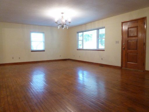101 Redbud Dr, Clinton, TN 37716