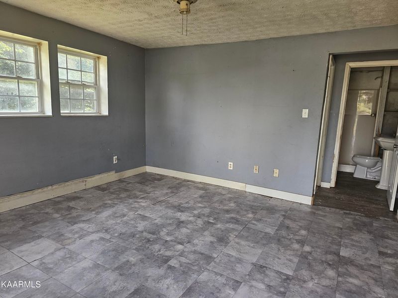 101 Ridgecrest Rd, Luttrell, TN 37779