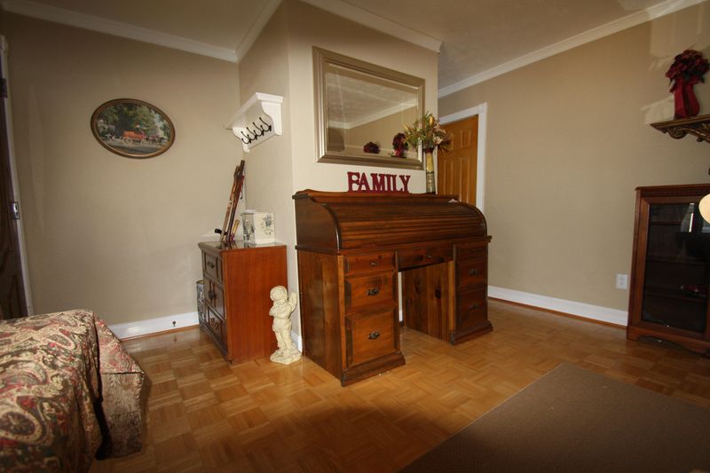 101 S Duke Pl, Oliver Springs, TN 37840