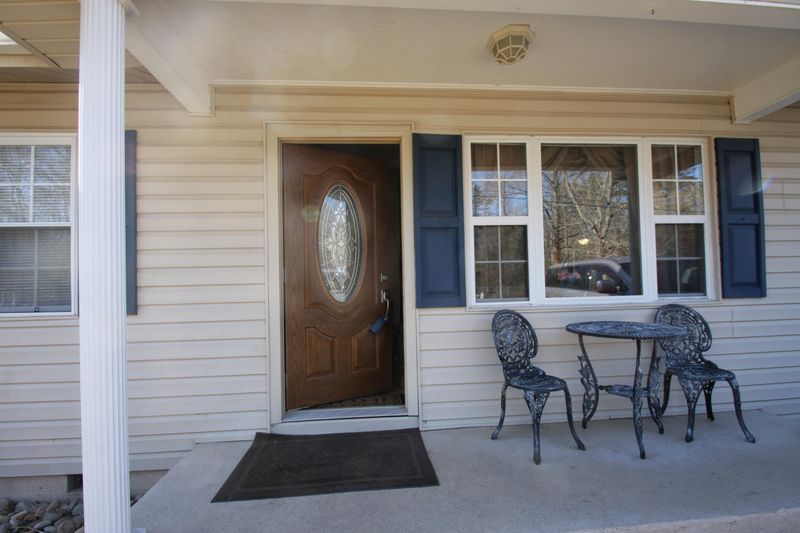 101 S Duke Pl, Oliver Springs, TN 37840