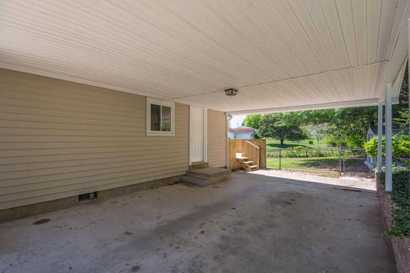 101 Sequoia Ln, Oak Ridge, TN 37830