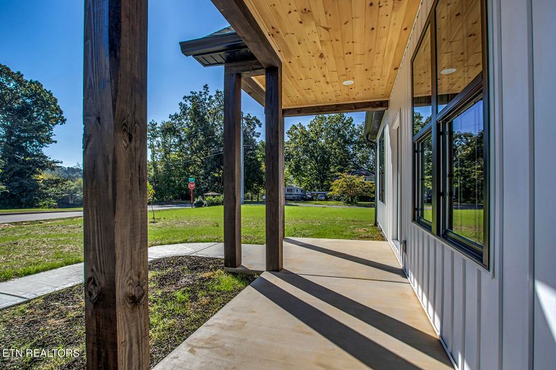 101 Shadows Lawn Dr, Athens, TN 37303
