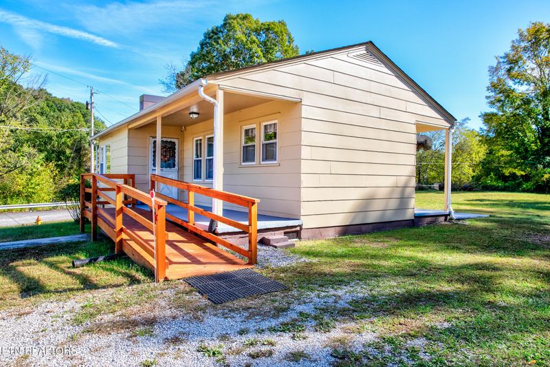 101 Summit Ln, Rocky Top, TN 37769