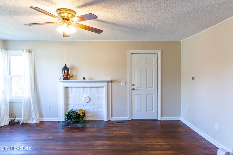 101 Summit Ln, Rocky Top, TN 37769