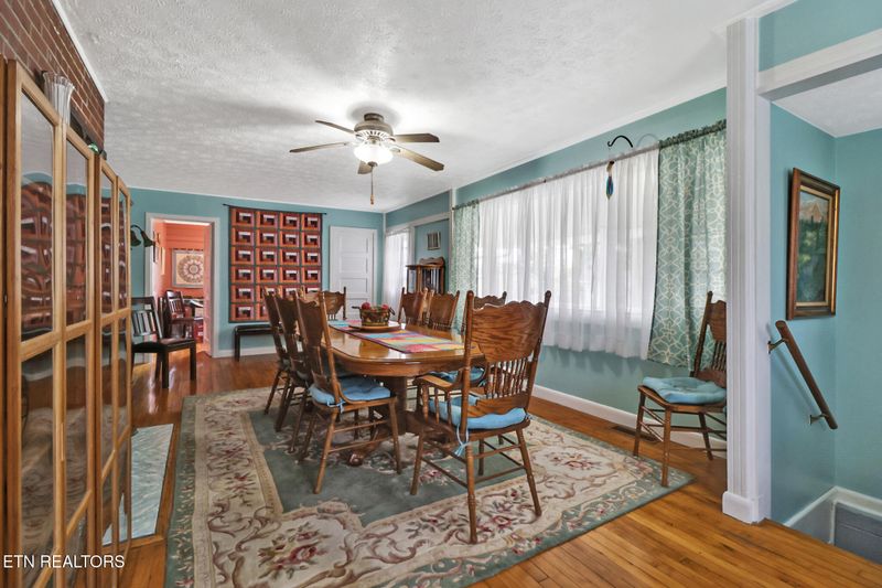 101 Tabor Rd, Oak Ridge, TN 37830