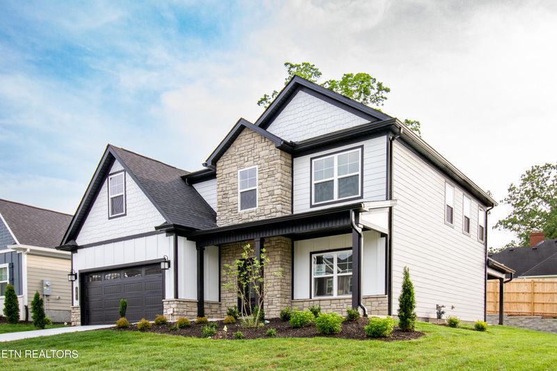 101 Thomas Pointe Ln, Maryville, TN 37803