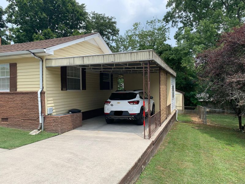 101 Thornton Rd, Oak Ridge, TN 37830