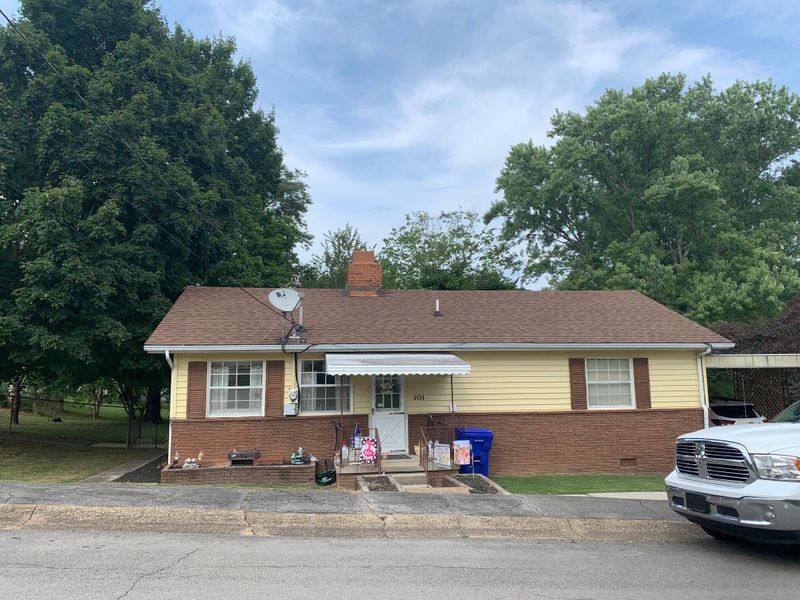 101 Thornton Rd, Oak Ridge, TN 37830
