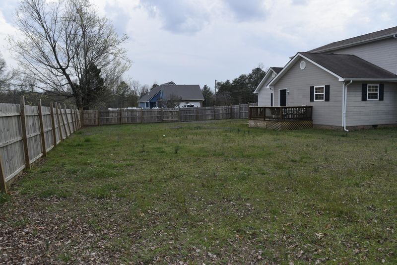 101 Timber Creek Dr, Athens, TN 37303