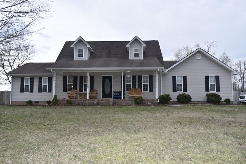 101 Timber Creek Dr, Athens, TN 37303