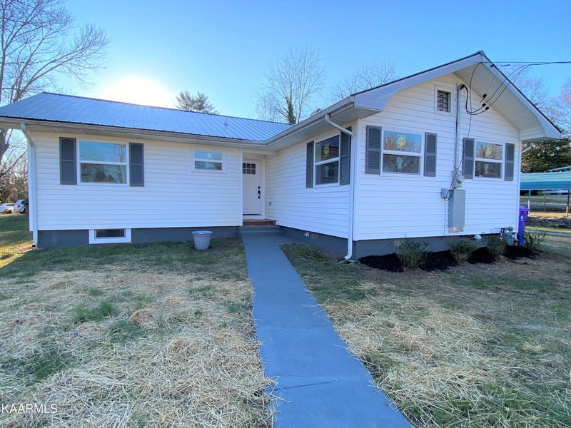 101 Venus Rd, Oak Ridge, TN 37830