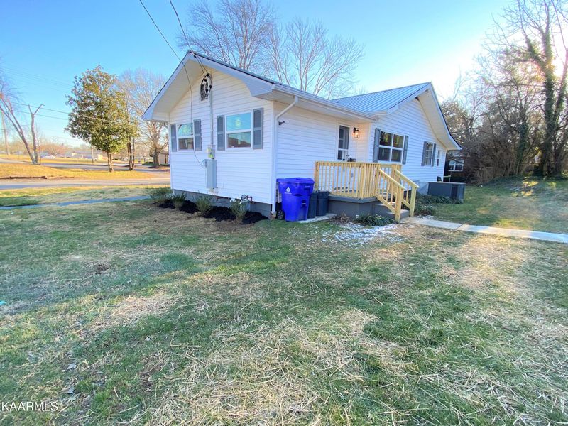 101 Venus Rd, Oak Ridge, TN 37830