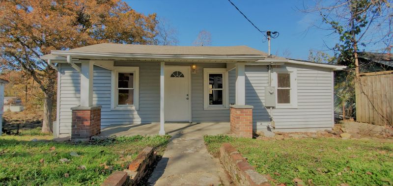101 W 9th Ave, Lenoir City, TN 37771