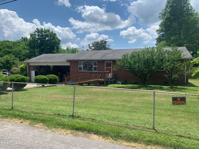 101 Wayne Rd, Oak Ridge, TN 37830