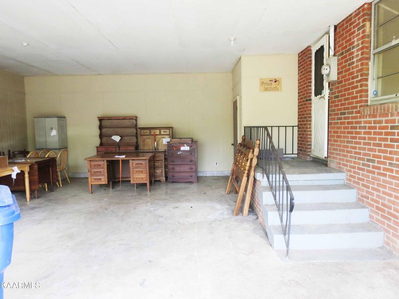 101 Wayne Rd, Oak Ridge, TN 37830