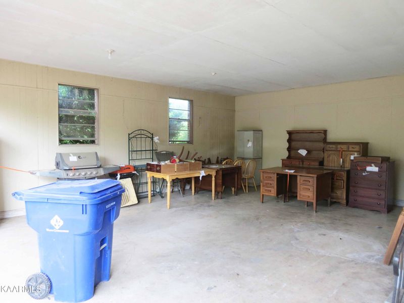 101 Wayne Rd, Oak Ridge, TN 37830