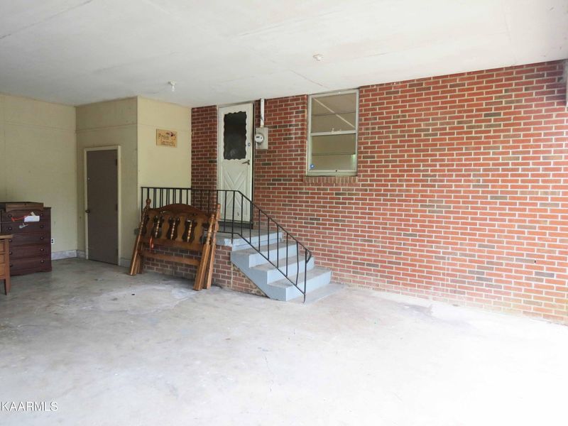 101 Wayne Rd, Oak Ridge, TN 37830