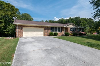 101 Westwood Dr, Clinton, TN 37716