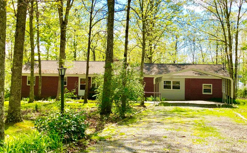 1010 Huron Dr, Crossville, TN 38572