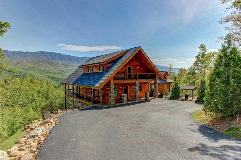 1010 Mathis Hollow Rd, Gatlinburg, TN 37738