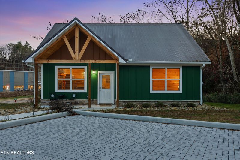 1010 Pinyon Cir, Pigeon Forge, TN 37863