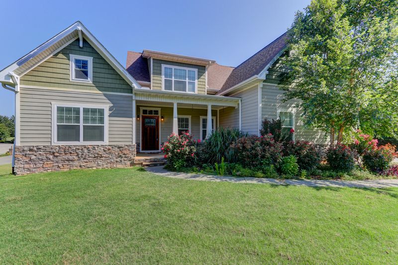 1010 Riverchase Rd, Lenoir City, TN 37771