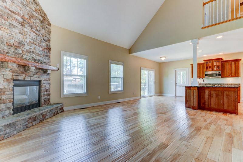 1010 Riverchase Rd, Lenoir City, TN 37771