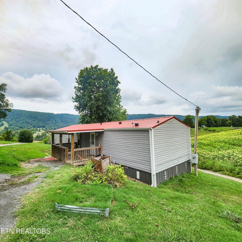 1010 Shirley Rd, Washburn, TN 37888