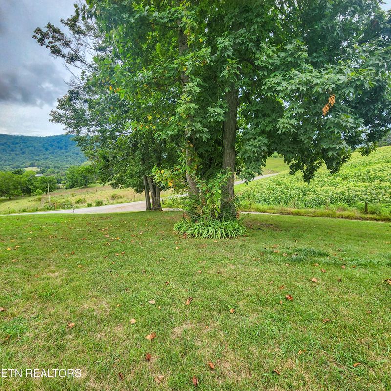 1010 Shirley Rd, Washburn, TN 37888