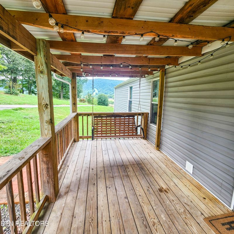 1010 Shirley Rd, Washburn, TN 37888