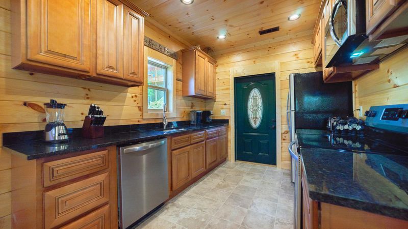 1010 Timber Woods Dr, Sevierville, TN 37862