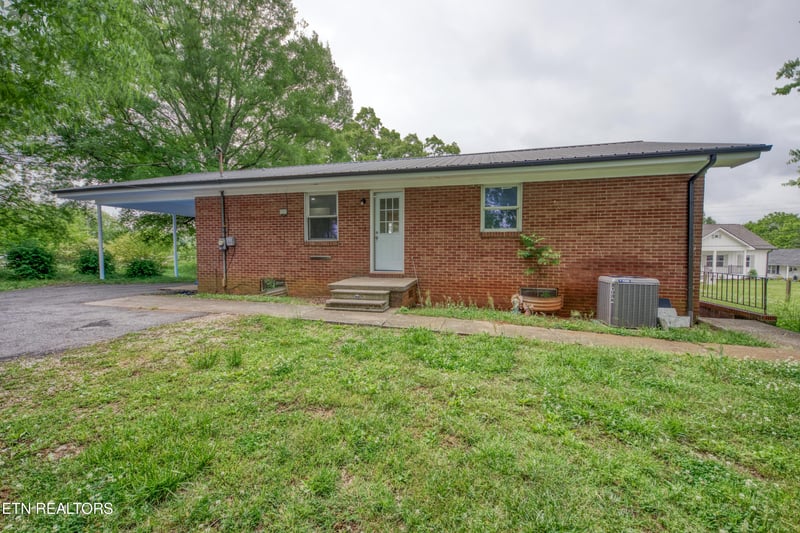 1010 W Morris St, Sweetwater, TN 37874