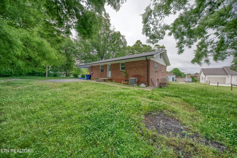 1010 W Morris St, Sweetwater, TN 37874