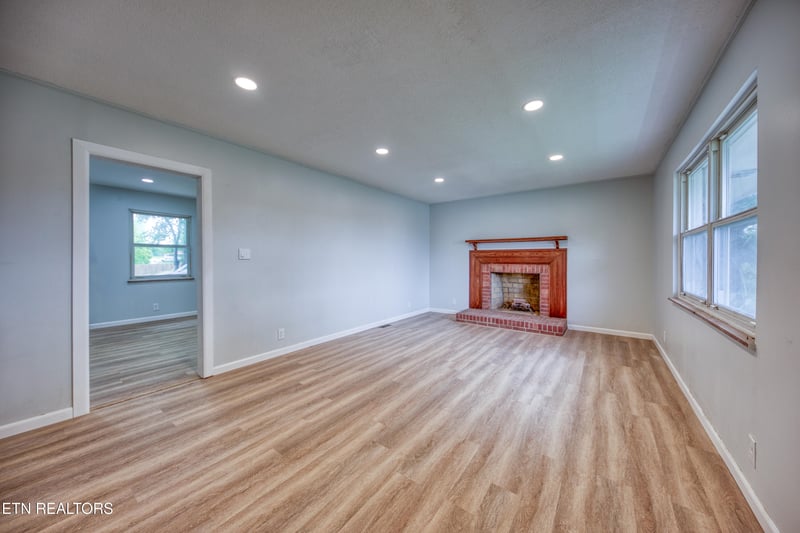 1010 W Morris St, Sweetwater, TN 37874